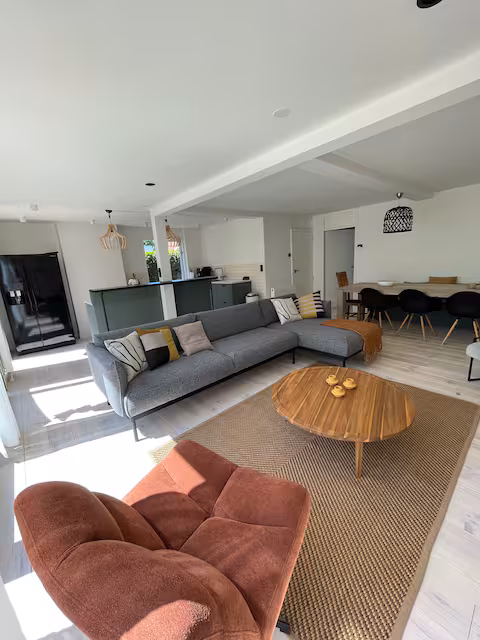 Woonkamer en open keuken